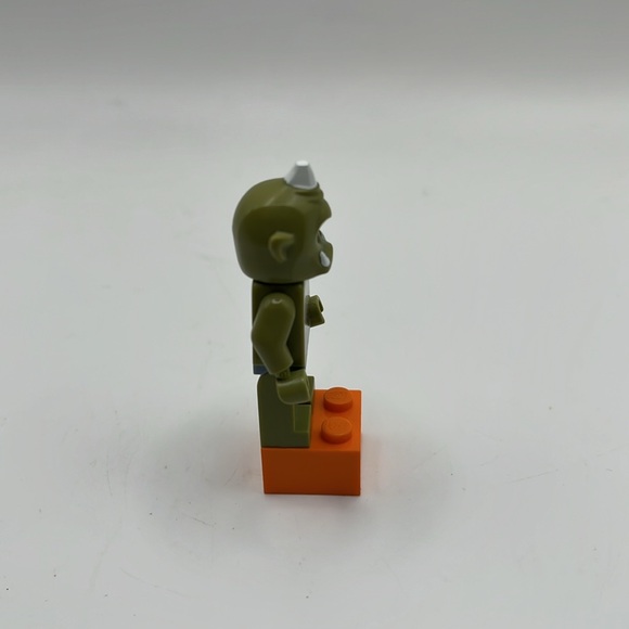 Lego One Eyed Cyclops Mini Figure - Picture 2 of 3